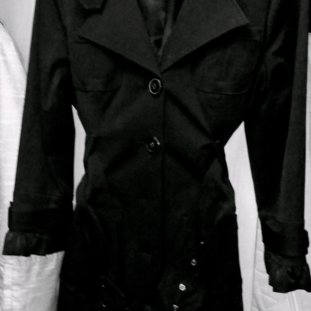 Beautiful Bebe short trench